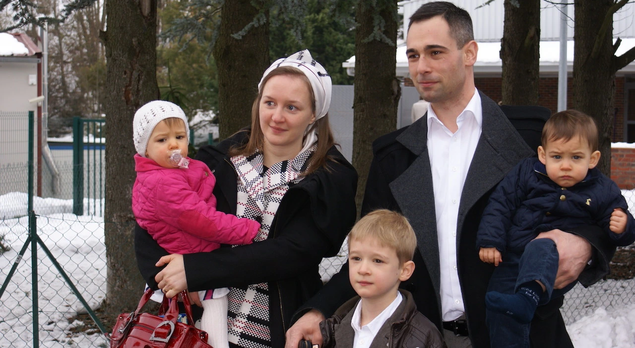 Plymouth Brethren family with three children